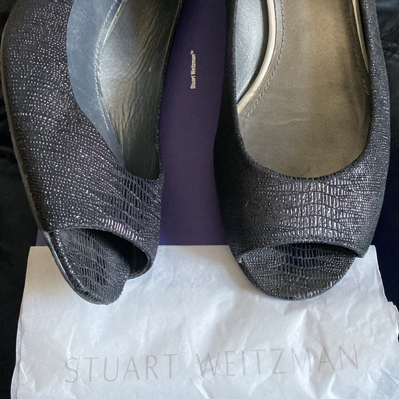 Stuart Weitzman Shimmering Snake Texture Leather Dark Silver Lining Logo Shoes - Picture 2 of 16